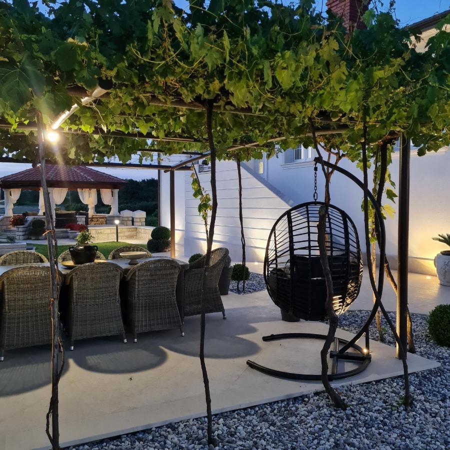 Holiday Apartment Villa Bianca Pazin Exterior photo